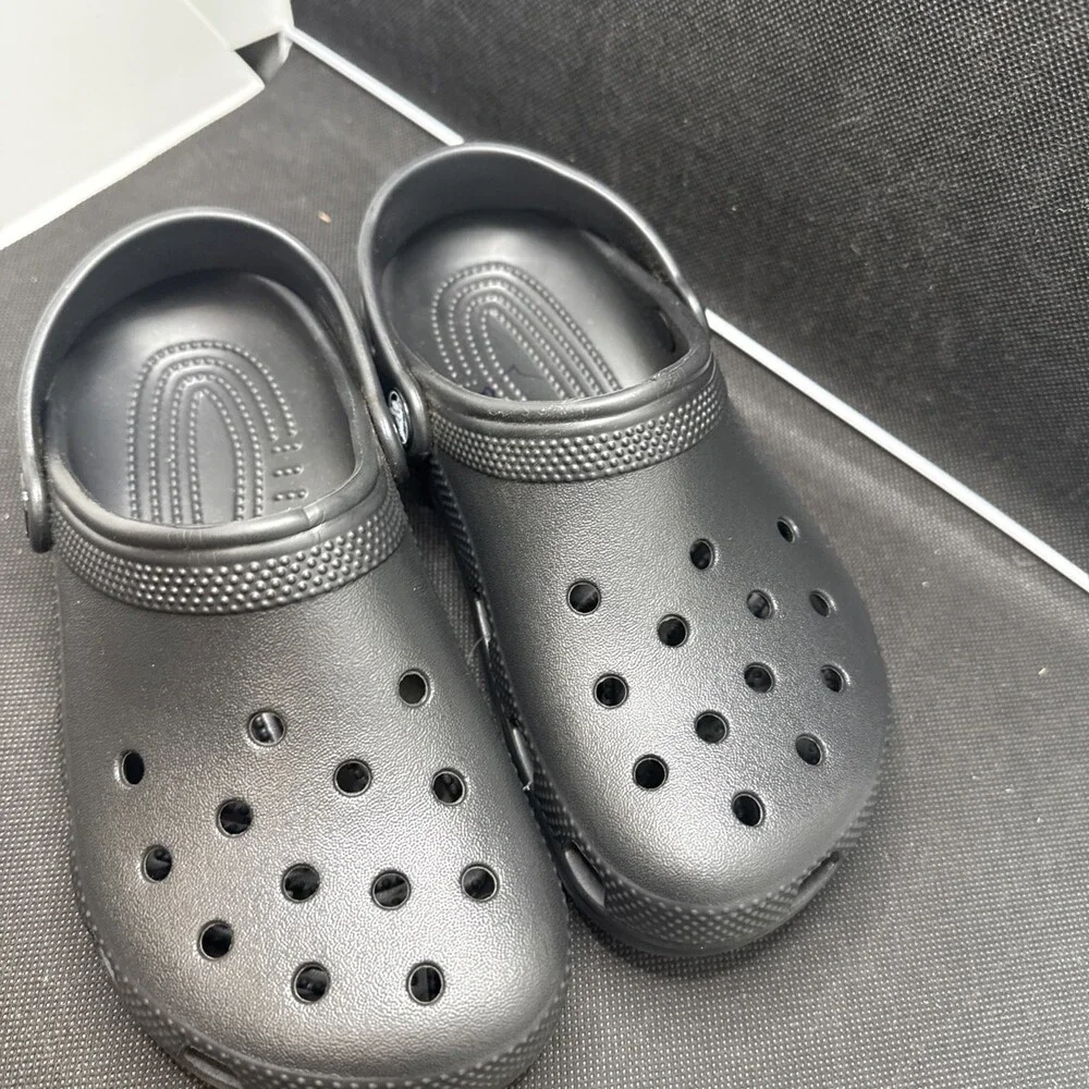 Unisex Youth Boys Girls Crocs Classic Clogs 206991 Black Size 2Y- UZB72 - Picture 4 of 15